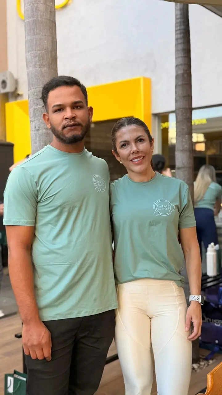 Participantes do ConeCare em Movimento com a camiseta do projeto